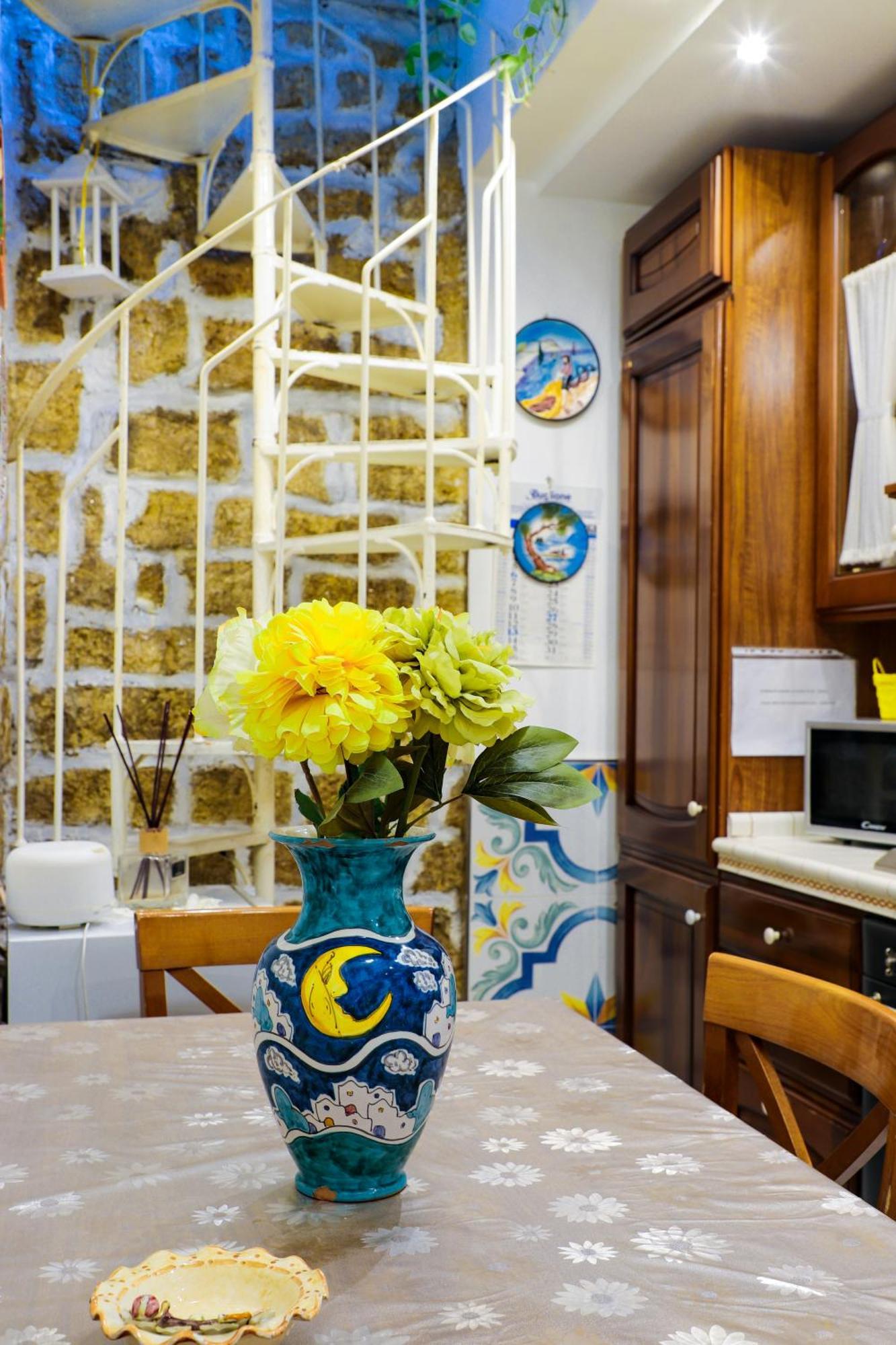 Giallo Napoletano Home Napoli Bagian luar foto