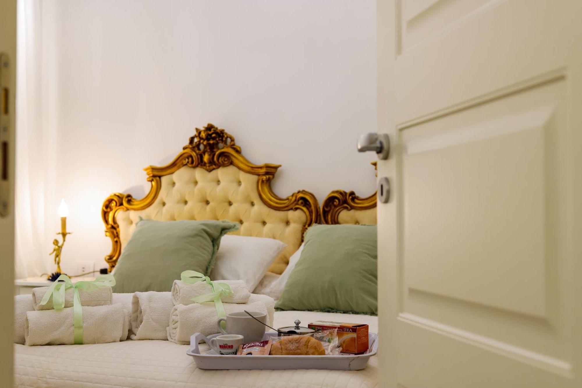 Giallo Napoletano Home Napoli Bagian luar foto