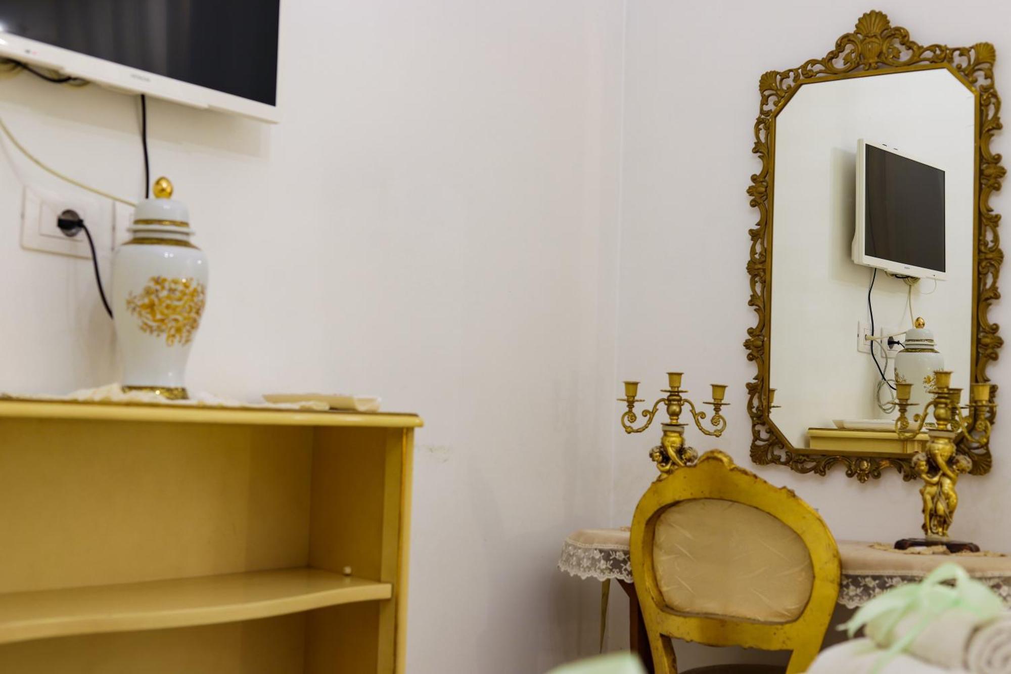 Giallo Napoletano Home Napoli Bagian luar foto
